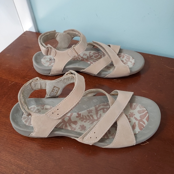 Lands' End Women's Terrain Sandal Khaki  359594 - size - Picture 1 of 8